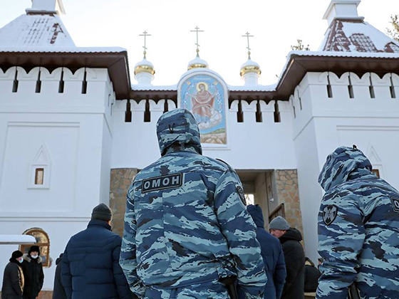 Силовики проводят обыски в женском монастыре на Урале