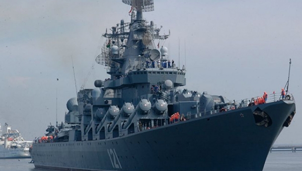 Пятнадцать боевых кораблей РФ следуют в Черное море