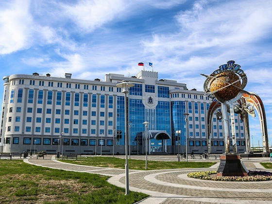 Непривитых госслужащих в ЯНАО хотят лишать премии 