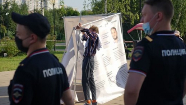 Сборщиков подписей за кандидата в Госдуму Романа Юнемана задержали в Москве
