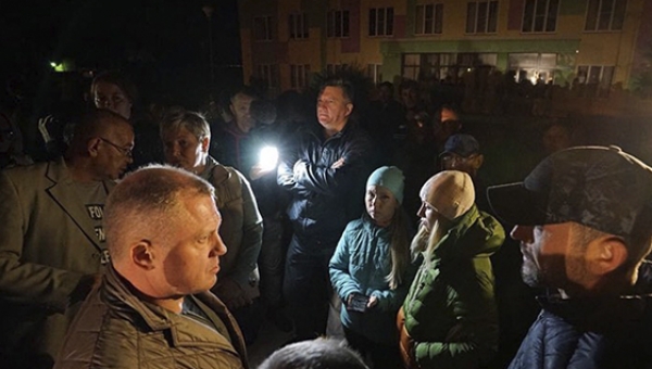 Мигрантов вывезли из общежития в Бужанинове после народного схода