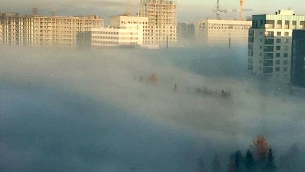 Екатеринбург накрыло густым смогом и гарью