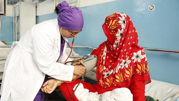 В Афганистане запретили врачам оказывать помощь женщинам без сопровождения мужчины