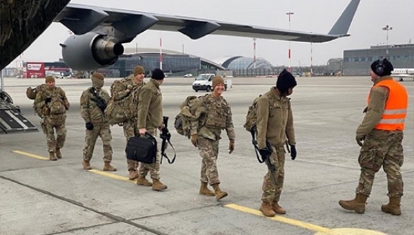 В Польшу прибыл ещё один самолет с американскими десантниками