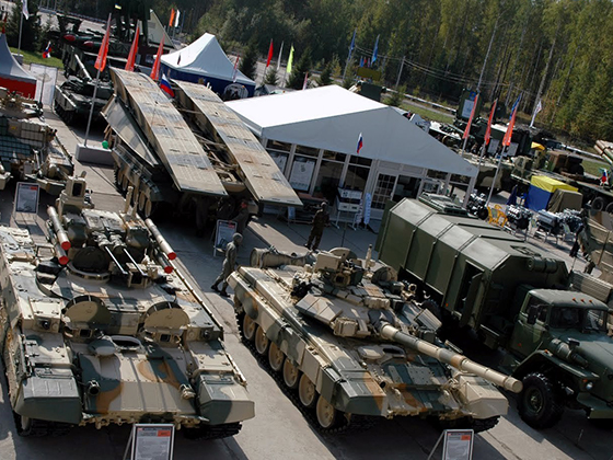 США вводят запрет на кредиты России и экспорт оборонных технологий в РФ