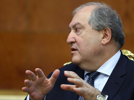 Президент Армении обратился в КС по поводу увольнения главы Генштаба