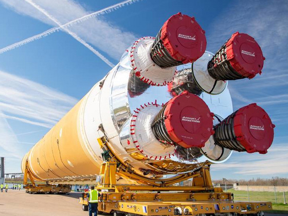 НАСА успешно испытало первую ступень ракеты для полётов на Луну