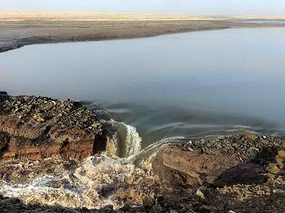 В Хакассии прорвало дамбу, отравленная тяжёлыми металлами вода заполняет местные реки