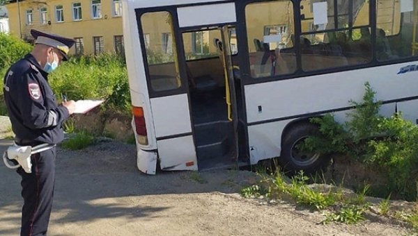 При аварии с участием автобуса в Свердловской области пострадали 15 человек, 6 погибли