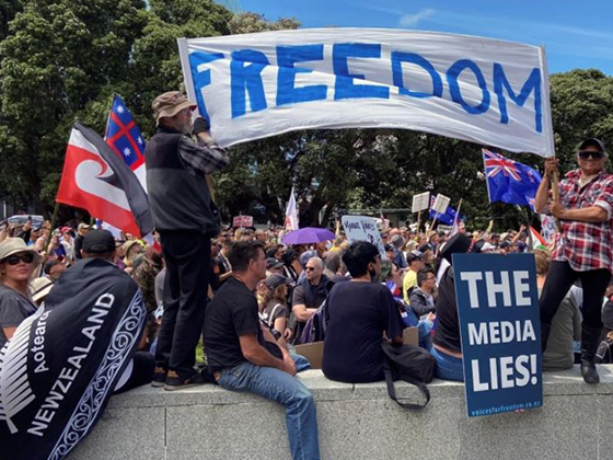 В Новой Зеландии тысячи людей протестуют против принудительной вакцинации от COVID